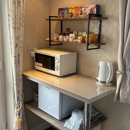 Crossroads Bed & Breakfast Holyhead Dış mekan fotoğraf