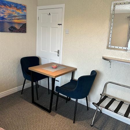 Crossroads Bed & Breakfast Holyhead Dış mekan fotoğraf