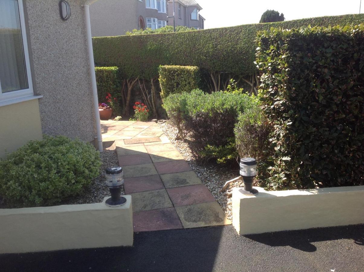 Crossroads Bed & Breakfast Holyhead Dış mekan fotoğraf