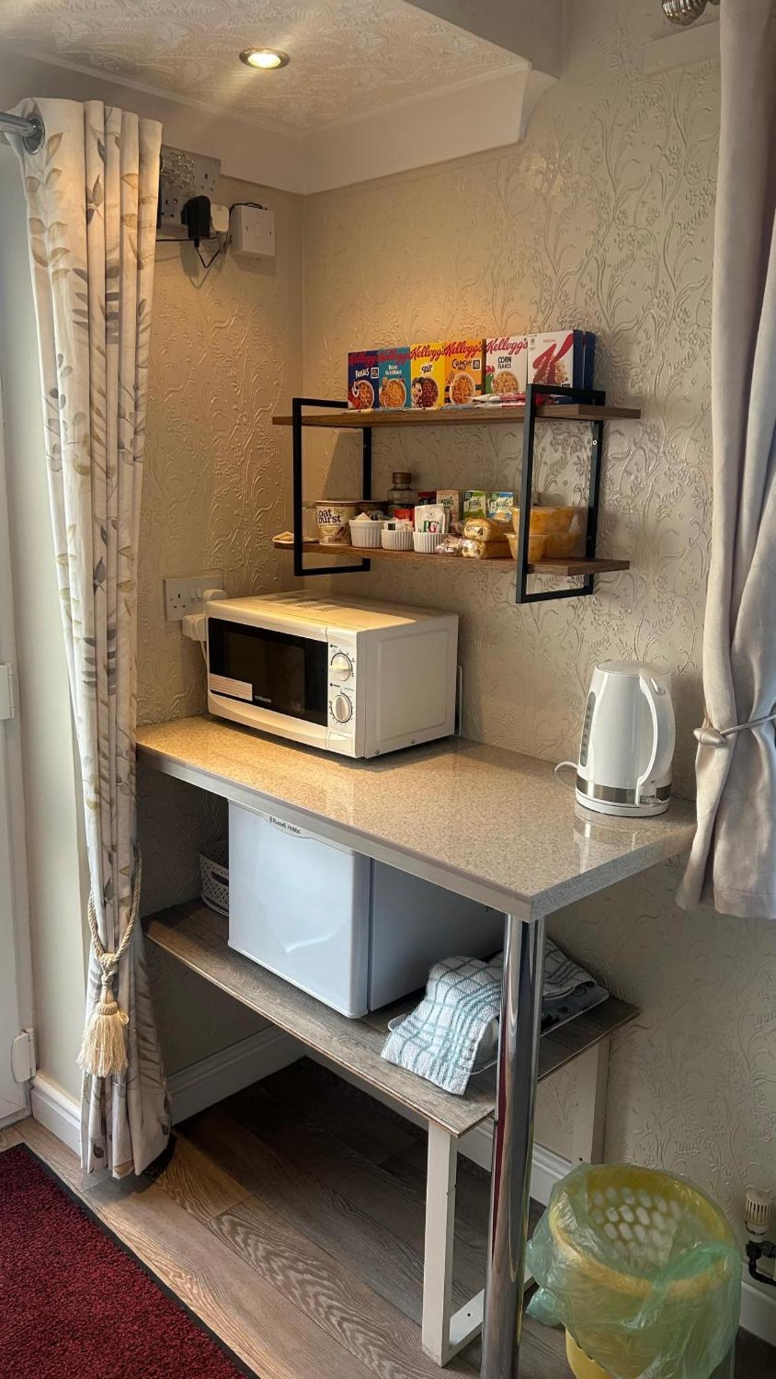 Crossroads Bed & Breakfast Holyhead Dış mekan fotoğraf